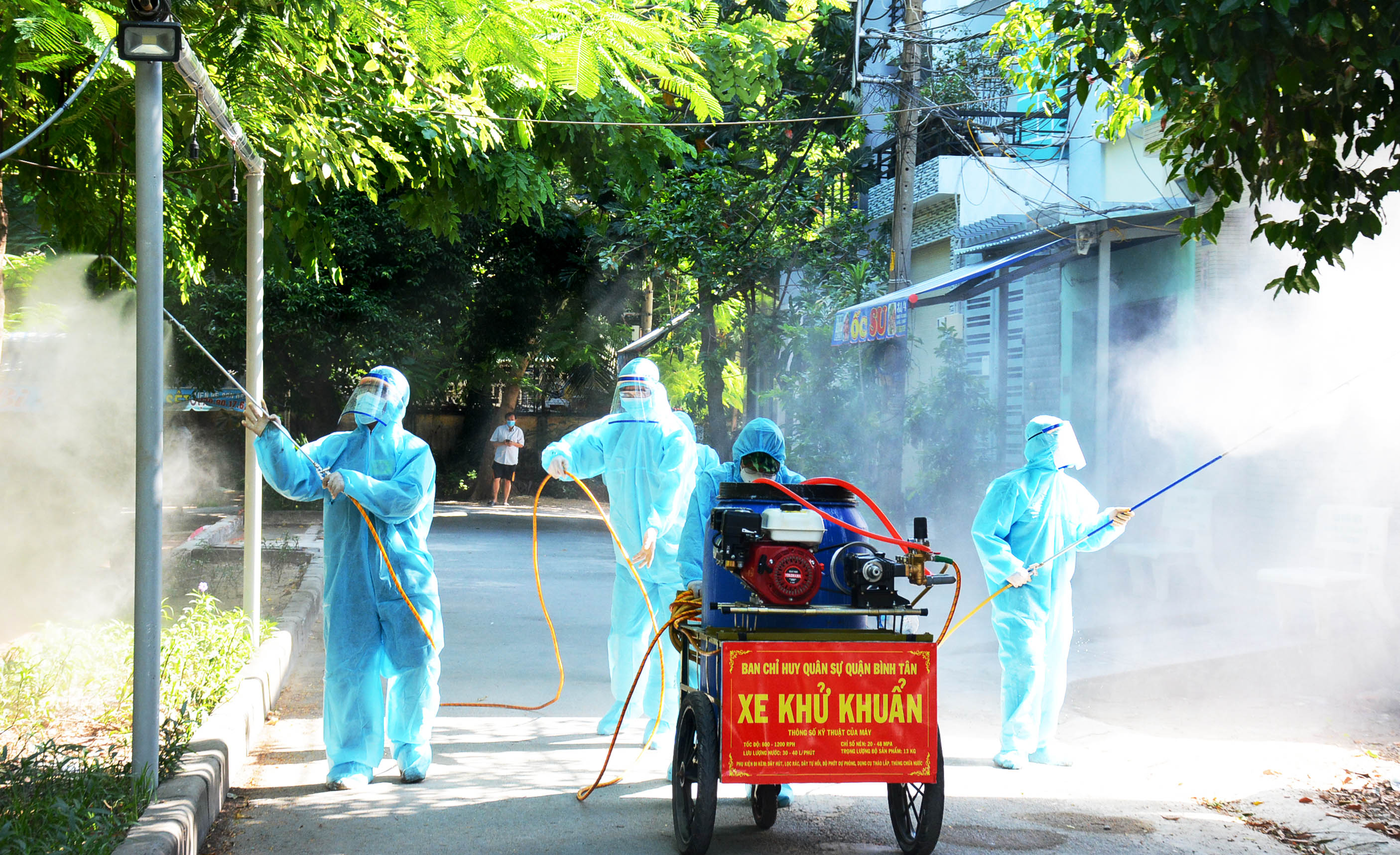 Bộ đội, dân quân dấn thân trong “điểm nóng” Bình Tân
